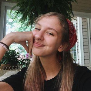 Meet your Posher, Olivia